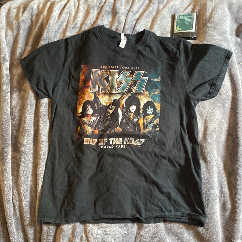 t-shirt in mid condition